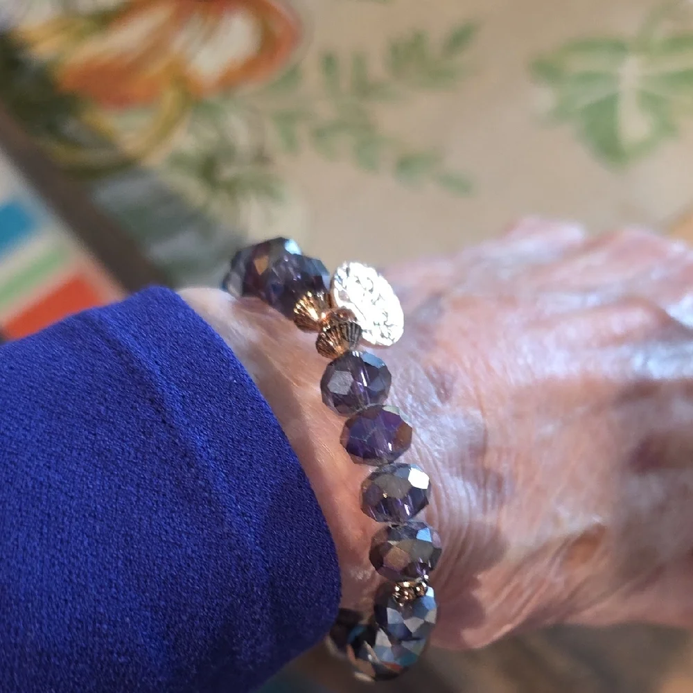 Elegant Purple Beaded‎ Bracelet with Gold Charm